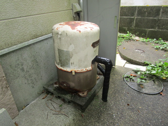 住宅の井戸ポンプ設備