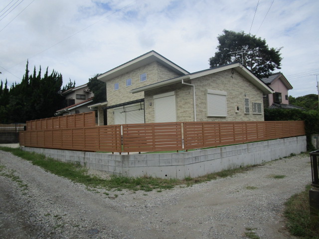 東南角地に建つ平屋住宅